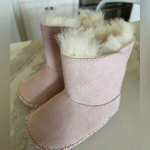 NWOT pink toddler Uggs - size 2/3